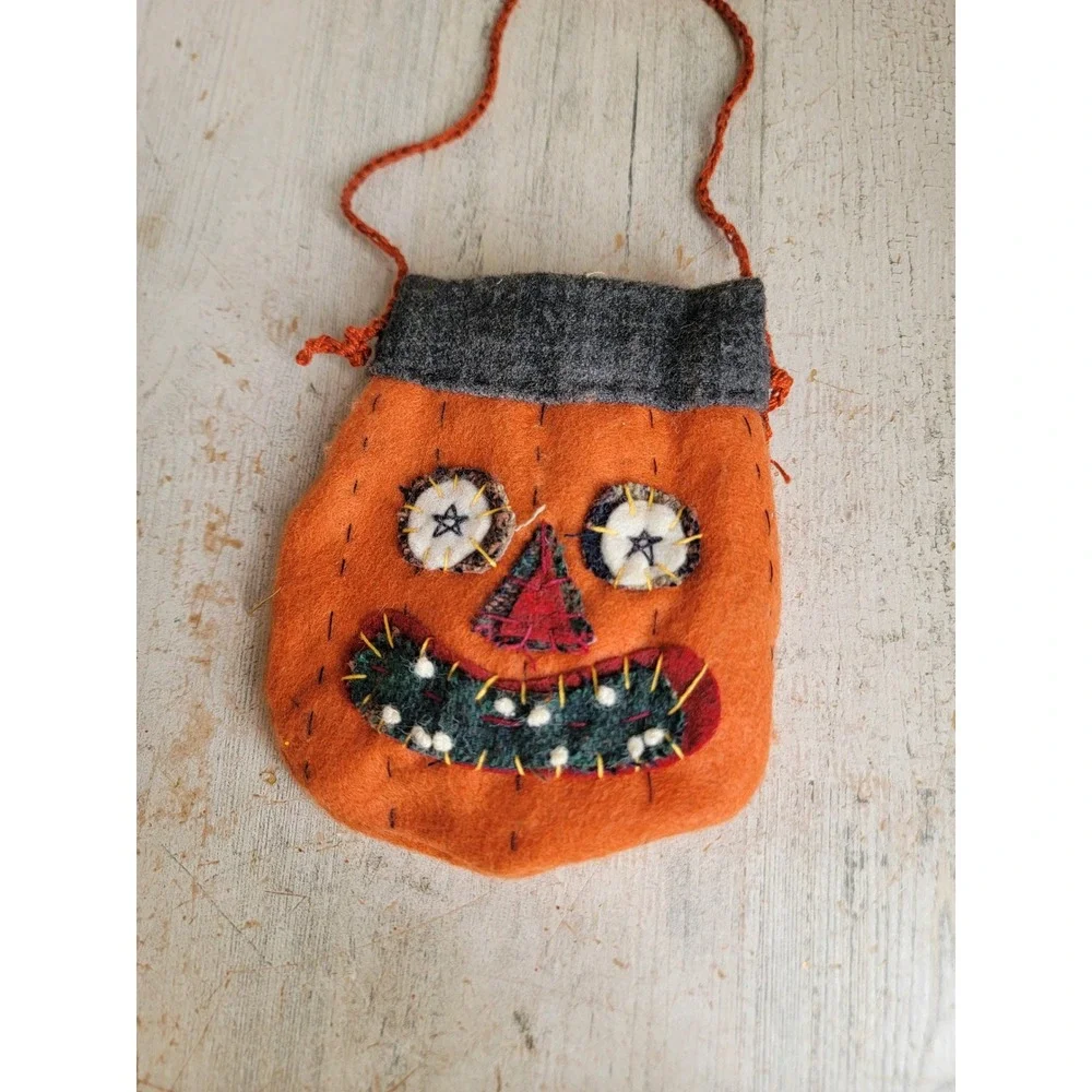 vintage Primitive folk art mini pumpkin pouch Halloween felt jack O'Lantern home